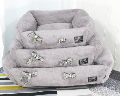 Cama Plush con Moños para Perros y Gatos